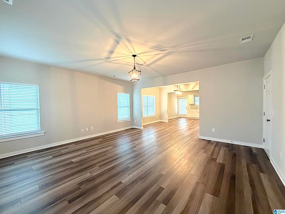3rd image of 285 Avalon Way