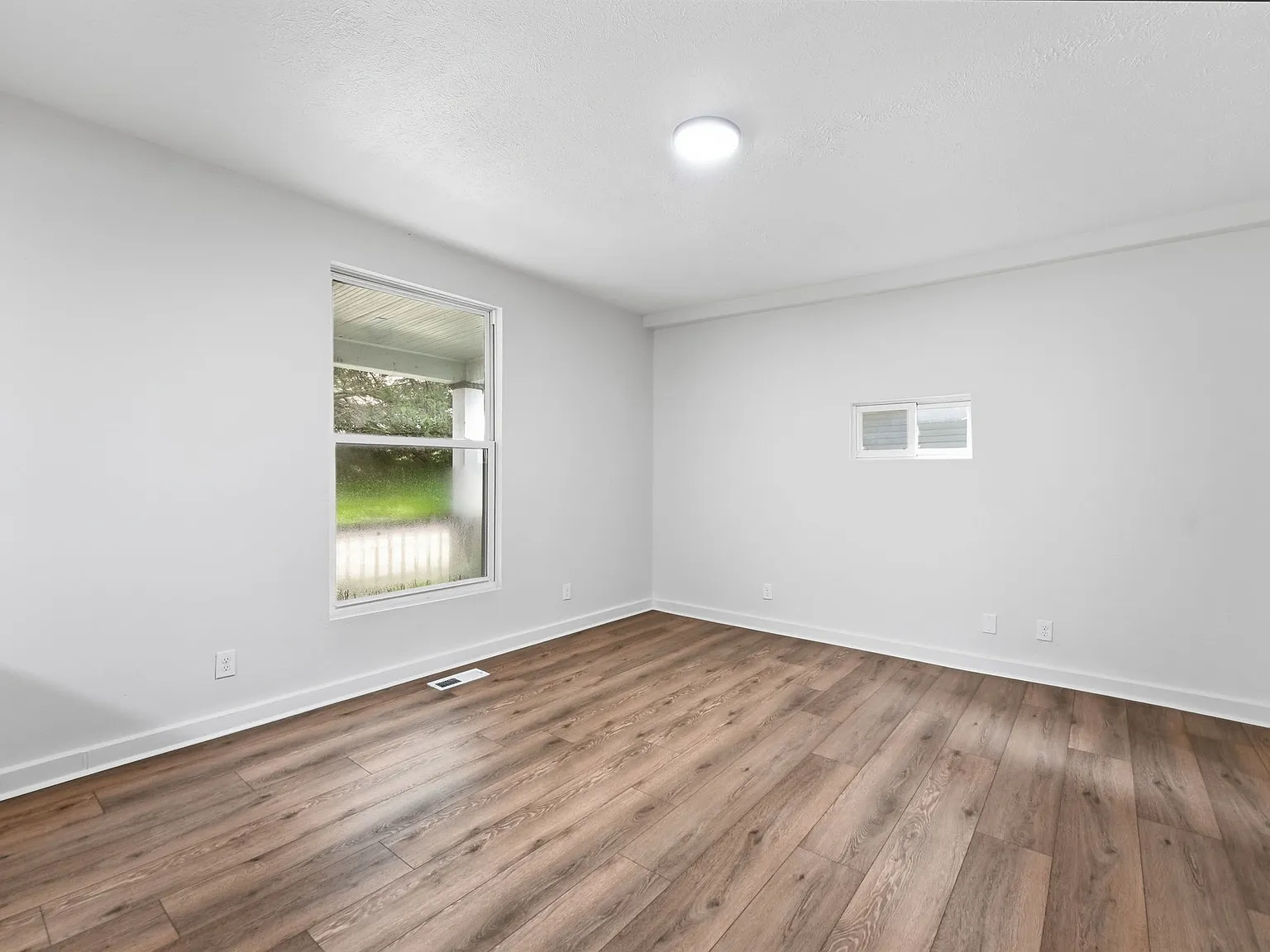 3 bed, 1.5 bath, 1344 sqft, $1,800 — Photo 4