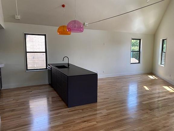 4th image of 549 W Utica St #2