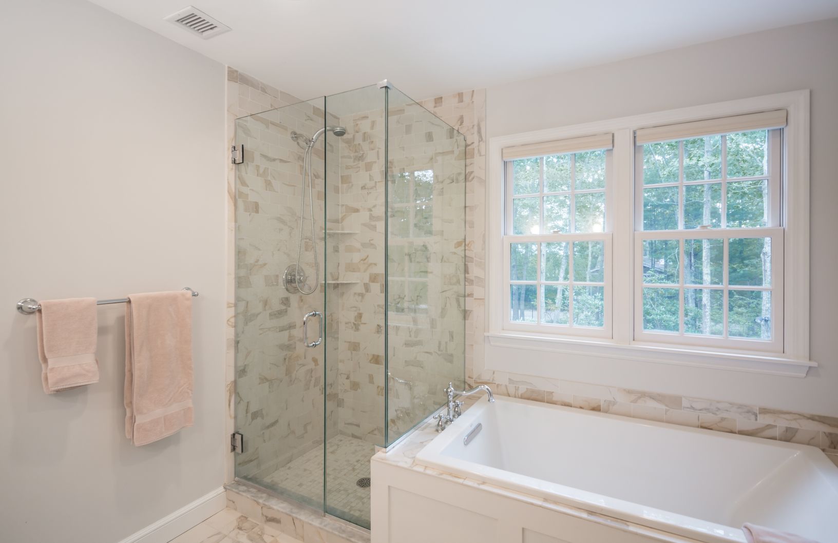  Master with 2 bathrooms