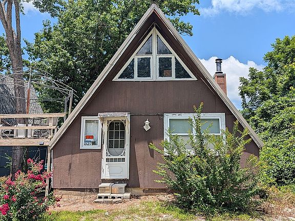 4th image of 327 Rebel Ln
