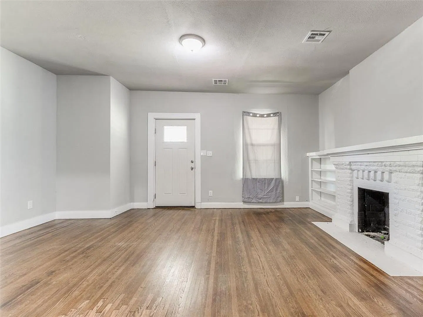 Charming Updated Bungalow in the Heart of Shawnee! — Photo 4