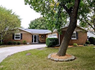 1639 Brentwood Ln, Wheaton, IL 60189