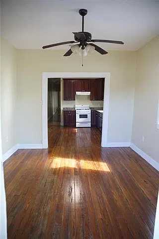 3 bed, 1.0 bath, 912 sqft, $1,500 — Photo 2