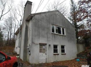 112 Hallock Landing Rd, Rocky Point, NY 11778