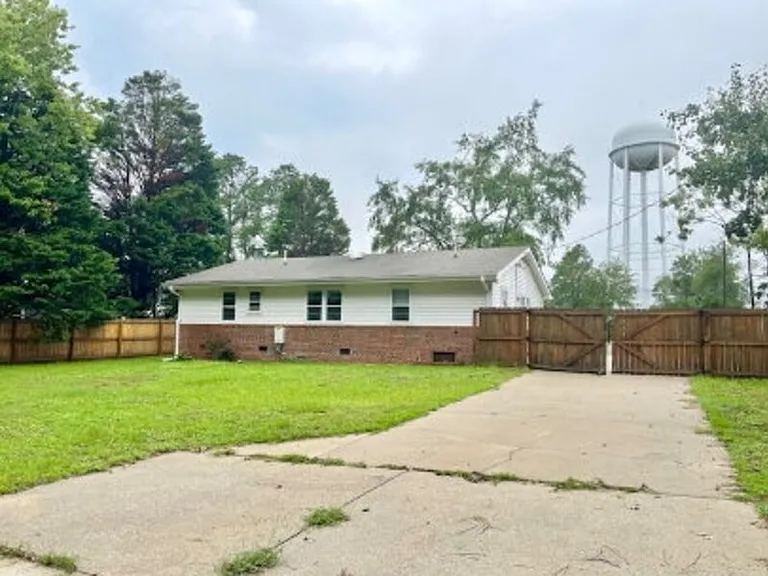 1708 N Poplar St — Photo 9
