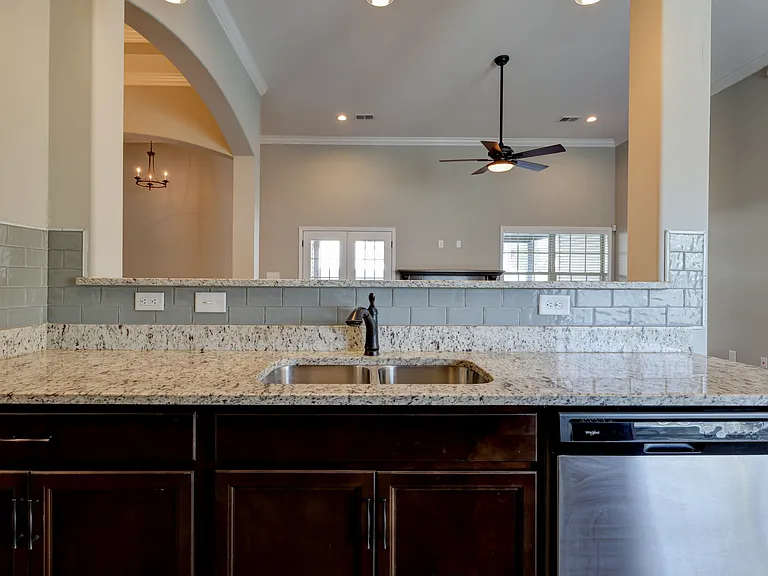 1008 Meadowview Ln — Photo 49