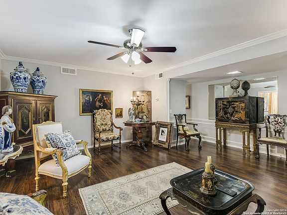 5th image of 3803 BARRINGTON ST #1B