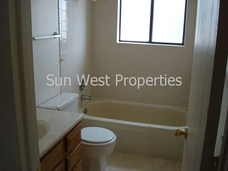 322 N Court Ave — Photo 3