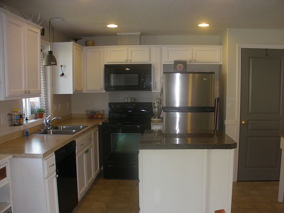 3rd image of 121 S Spruce Ave