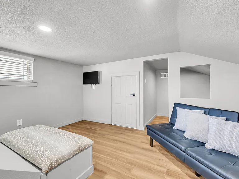 2204 Delwin Cir — Photo 17