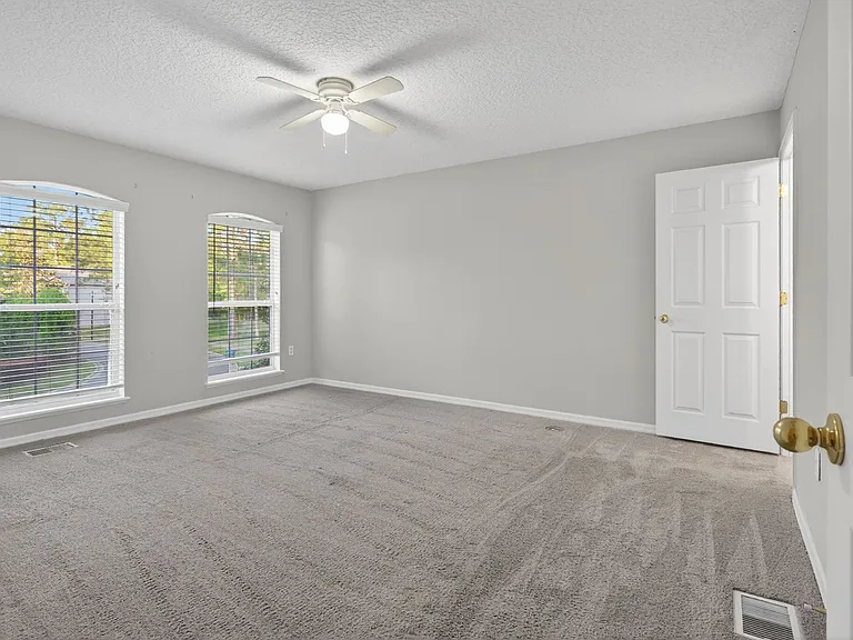 11816 Lake Bend Cir — Photo 19