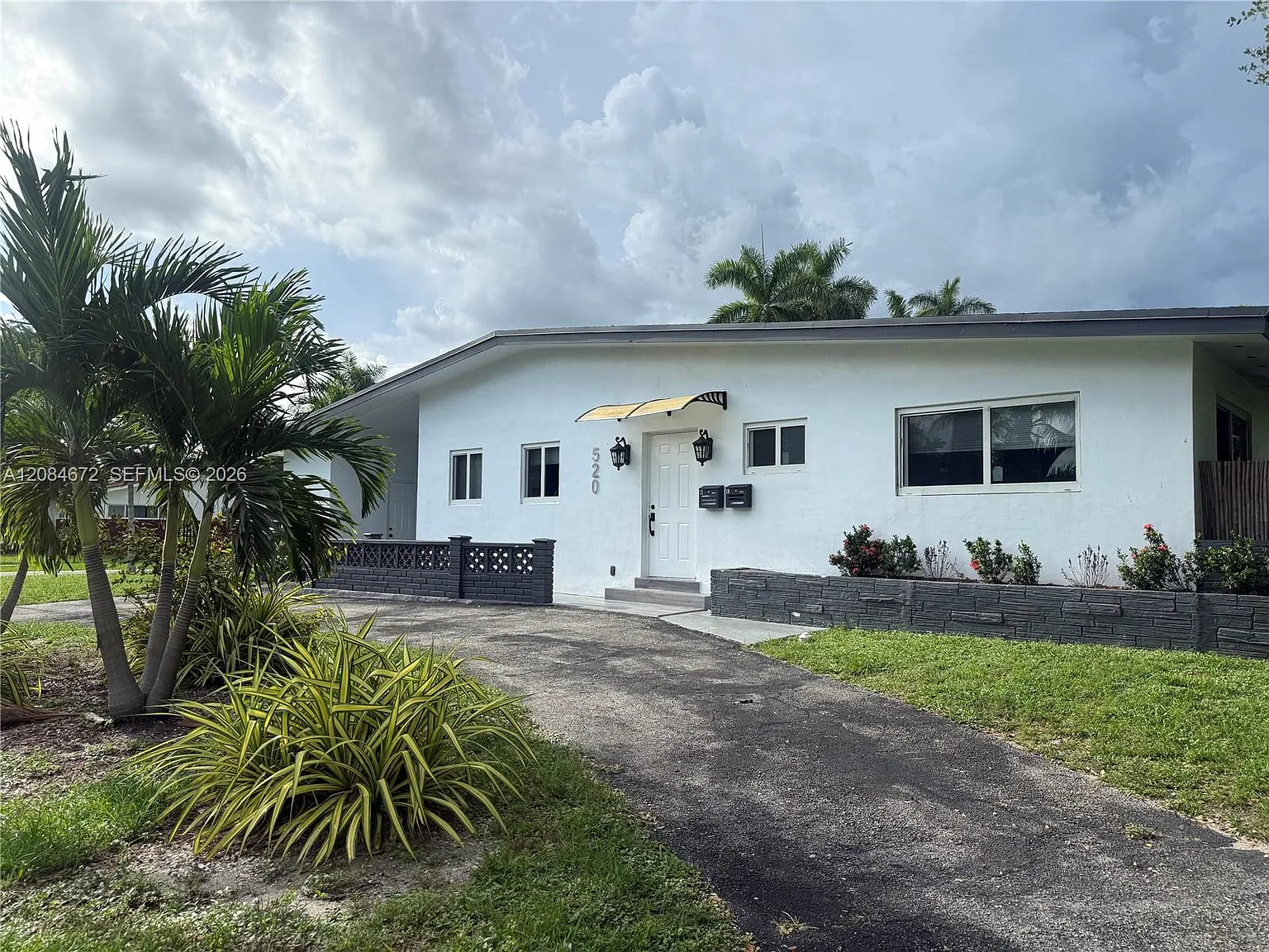 Hallandale Garden Park — Photo 1