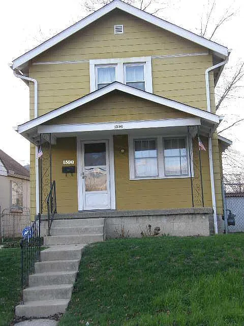 1590 Safford Ave photo 1