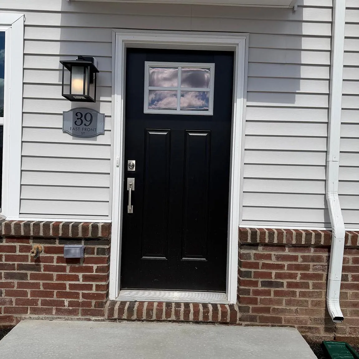 4 bed, 4.0 bath, 2389 sqft, $3,500 — Photo 1