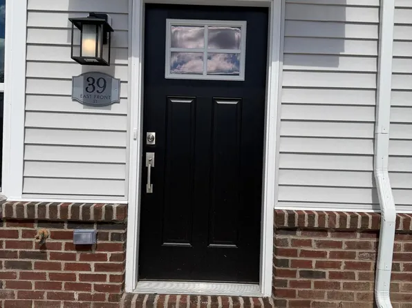 39 E Front, Bridgeport, PA 19405