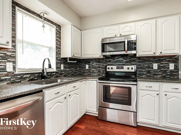 8405 Old Carriage Ct — Photo 7