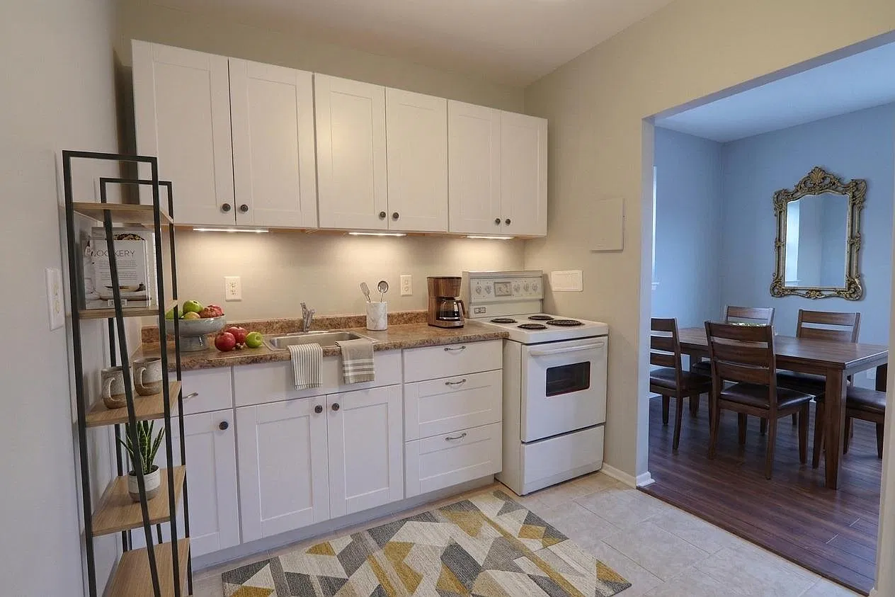 50 Mohawk Road West Hamilton — Photo 3
