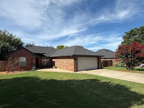 2nd image of 620 Woodbriar