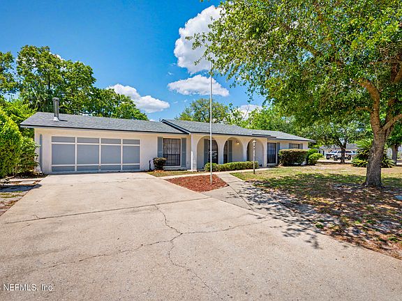 3rd image of 2332 OAKDALE Drive E