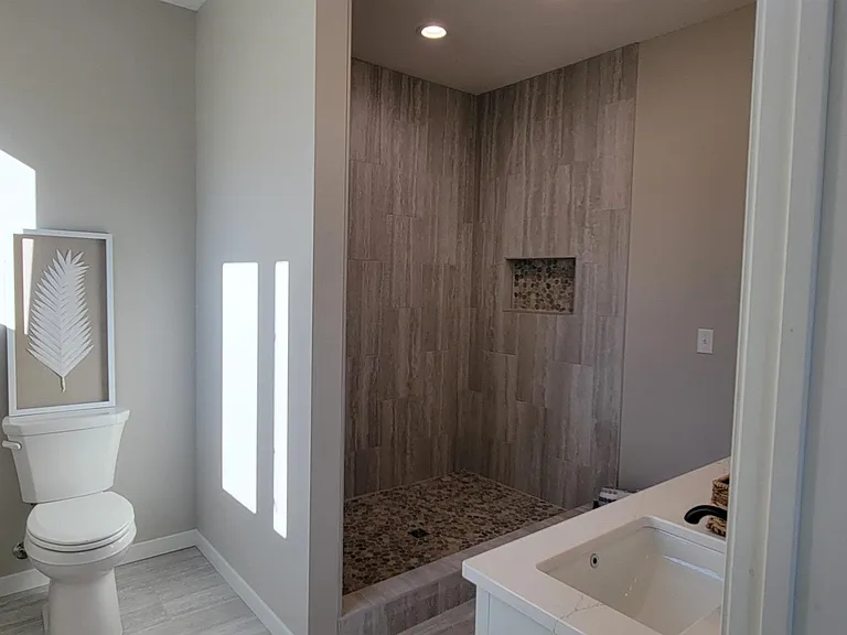 203 6th St SW #207 — Photo 9