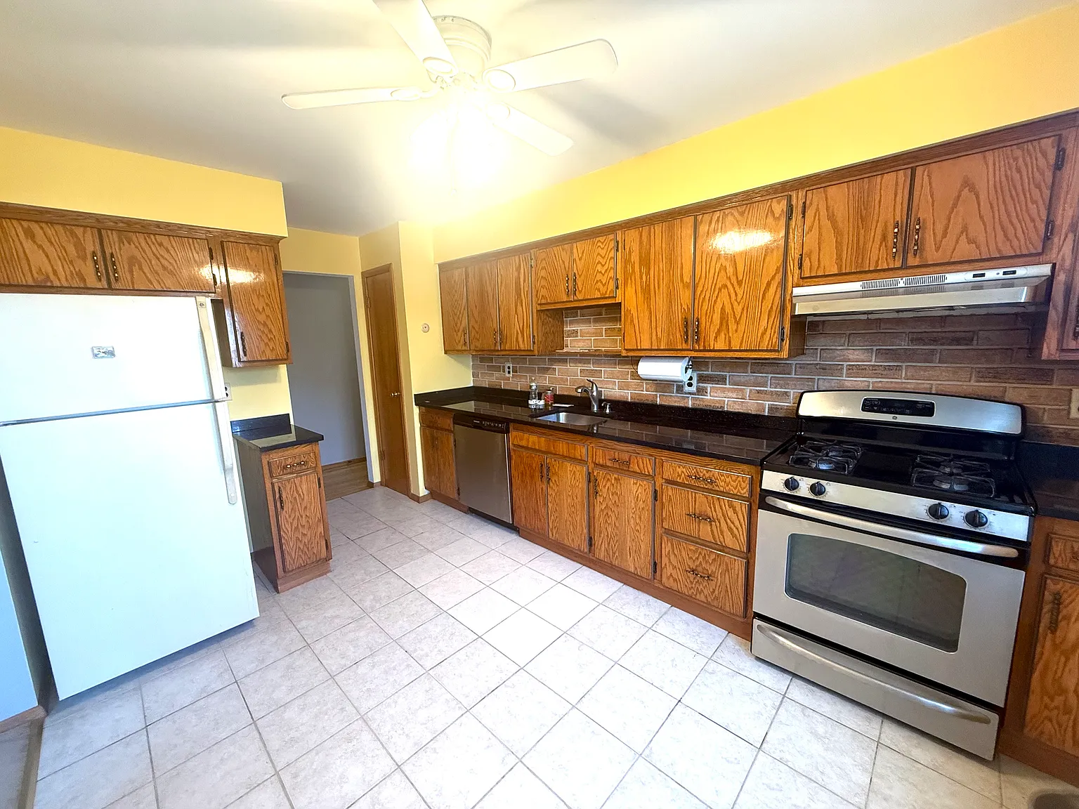 3 bed, $2,750 — Photo 3
