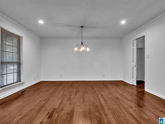 5th image of 225 Newport Dr