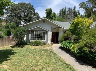 71 Fir Ln, Garberville, CA 95542