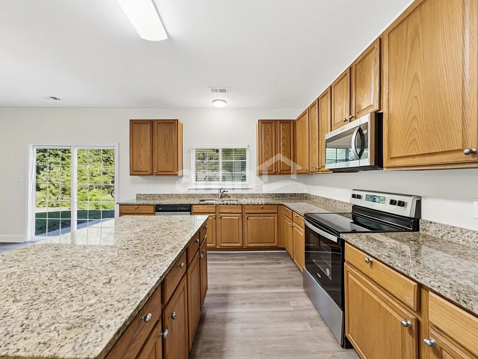 4 bed, 2.5 bath, 2647 sqft, $2,540 — Photo 4