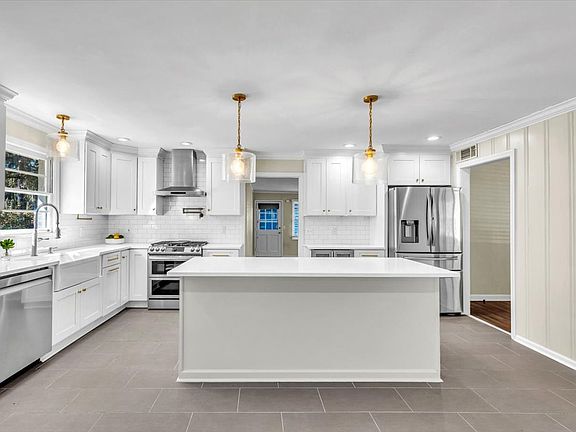 5th image of 317 Kensington Dr