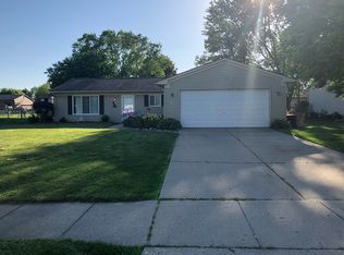 1164 Meadowood Dr, Waterford, MI