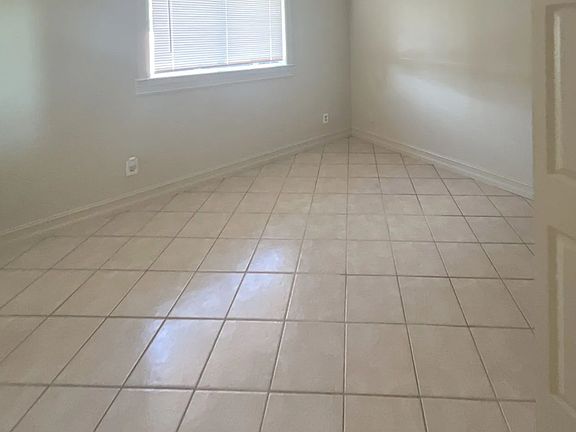 5th image of 1927 Hill Ave APT 3