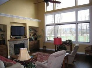 135 Arbor Dr, Eugene, OR 97404