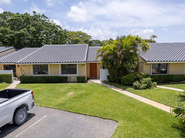 6721 Bridlewood Ct — Photo 25