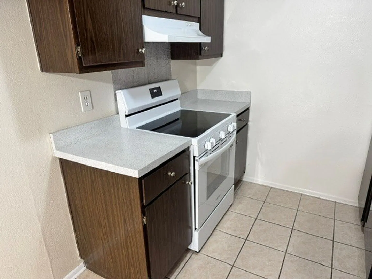 TARZANA WEST APARTMENTS — Photo 4