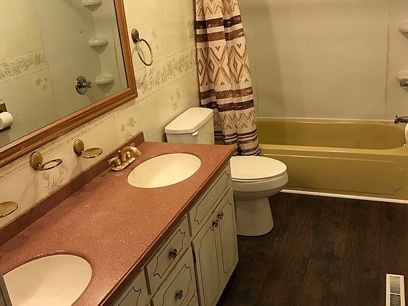 3rd image of 282 Southard Dr