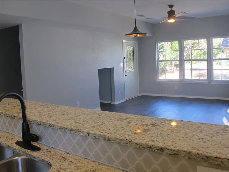2805 E 22nd St #B — Photo 11