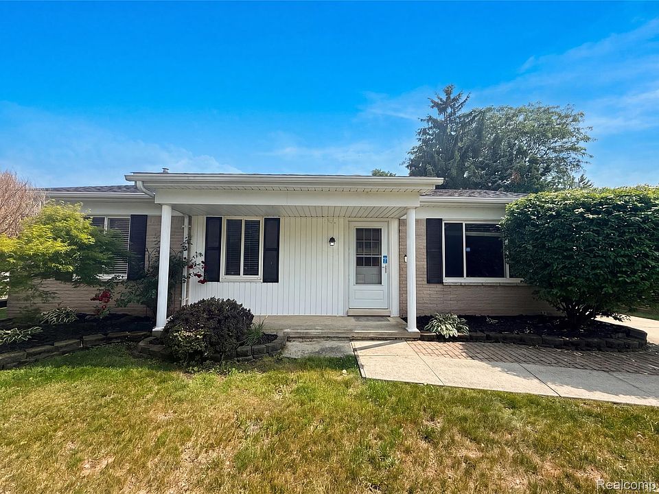 1st image of 42195 Fairview Dr