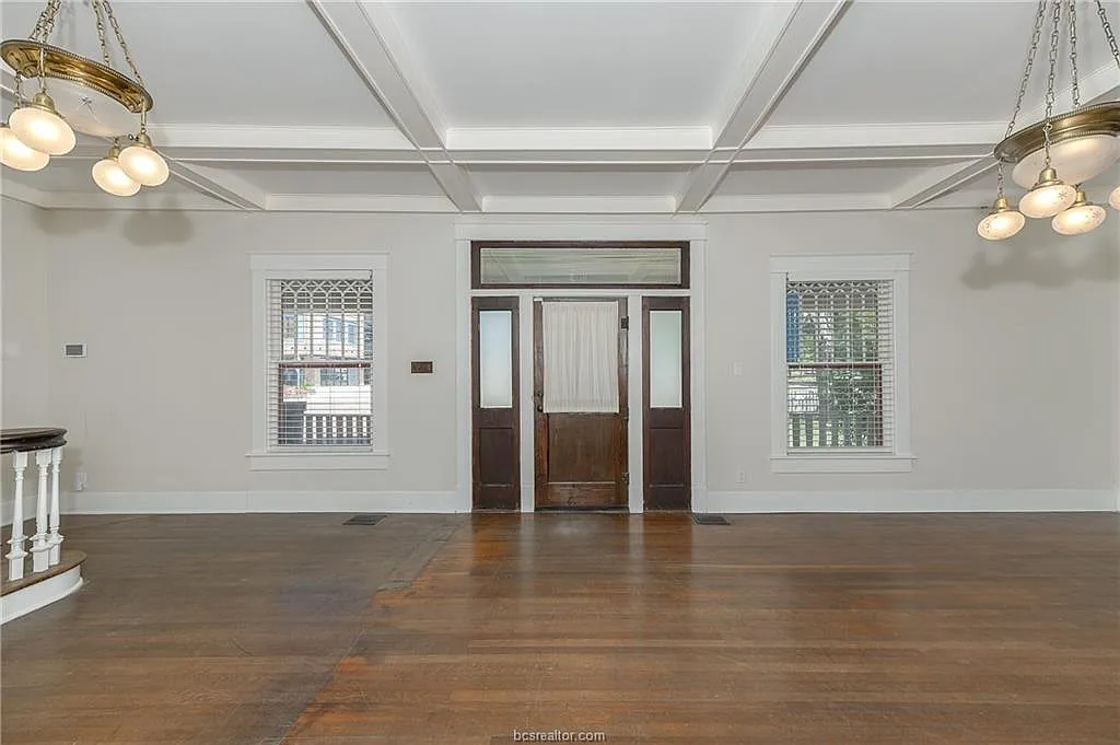 206 S Sims Ave — Photo 2