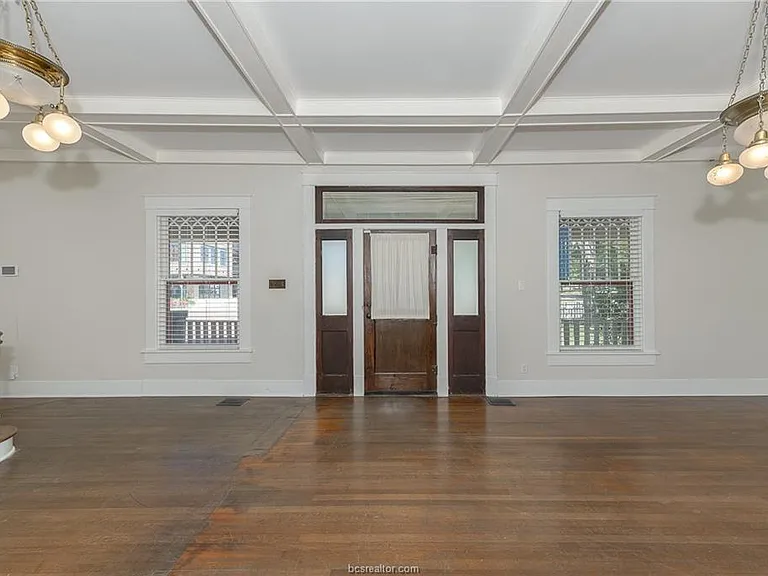 206 S Sims Ave — Photo 2