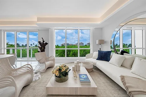 100 S Pointe Dr Photo 1