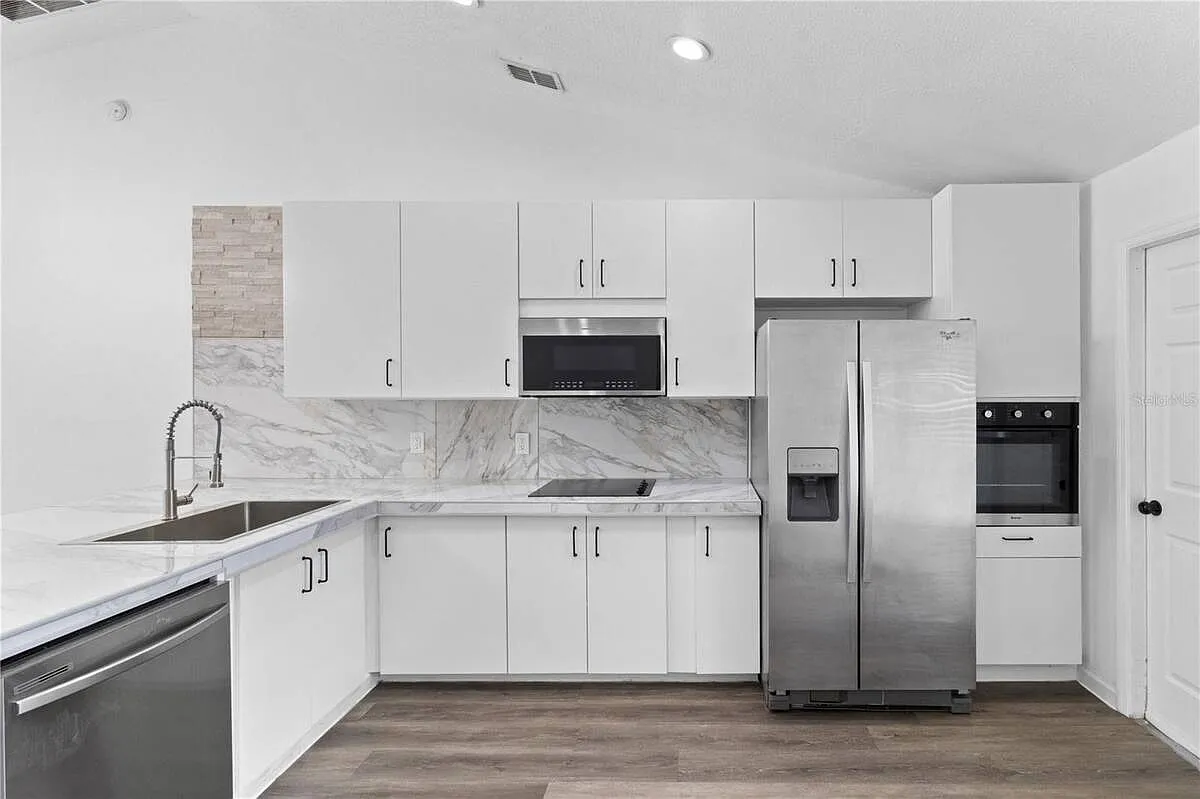 3 bed, 2.0 bath, 1243 sqft, $1,950 — Photo 3