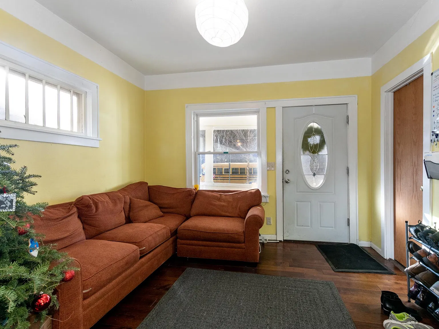 6 bed, 2000 sqft, $3,150 — Photo 2