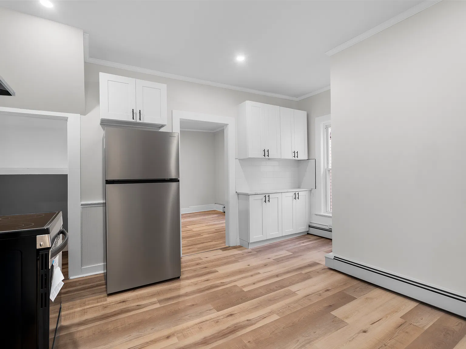 4 bed, 1.5 bath, 1250 sqft, $2,400 — Photo 2