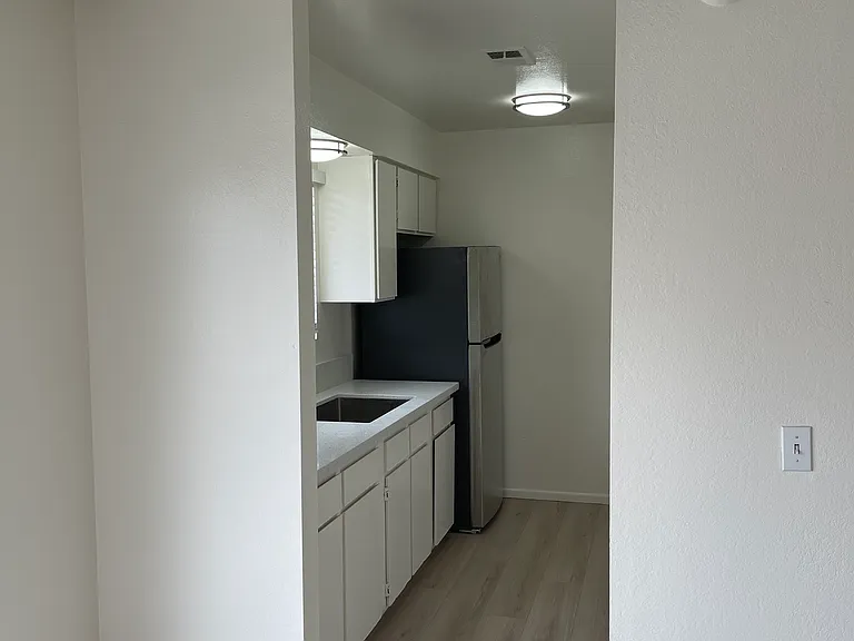 240 Aspen St #10 — Photo 3