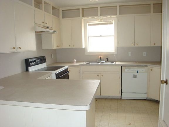 3rd image of 133 Western Trl