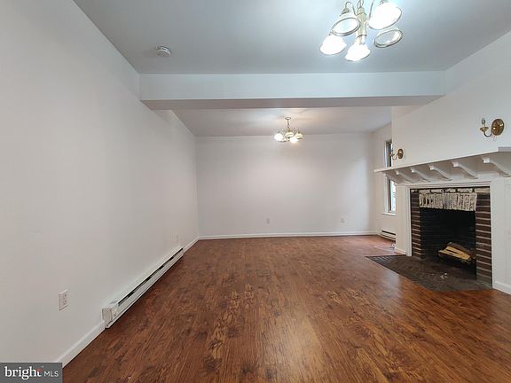 4th image of 380 E Chestnut St #1