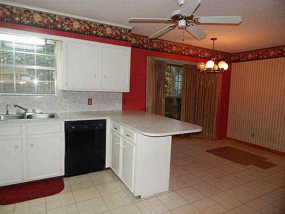 5th image of 2379 Mimosa St
