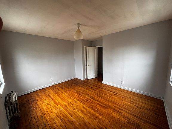 4th image of 60 Crawford St APT 14