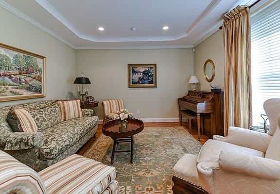 4th image of 33 Carriage Hill Cir #33